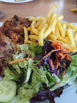 Gegrilltes Hähnchen Mit Pommes